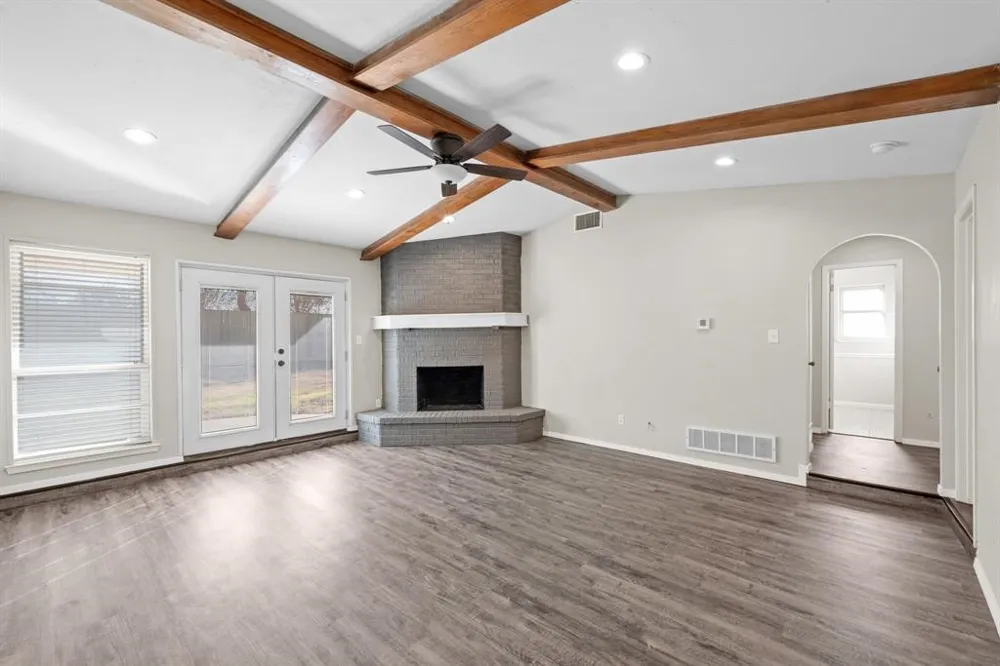 2001 San Jacinto Drive Arlington, TX 76012
