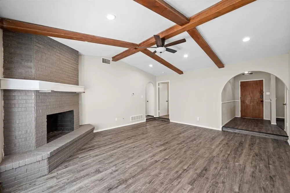 2001 San Jacinto Drive Arlington, TX 76012