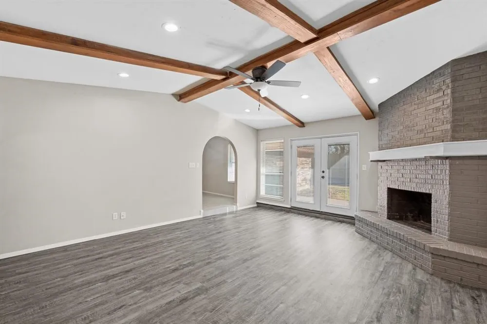 2001 San Jacinto Drive Arlington, TX 76012