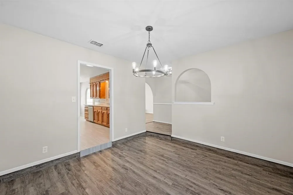 2001 San Jacinto Drive Arlington, TX 76012