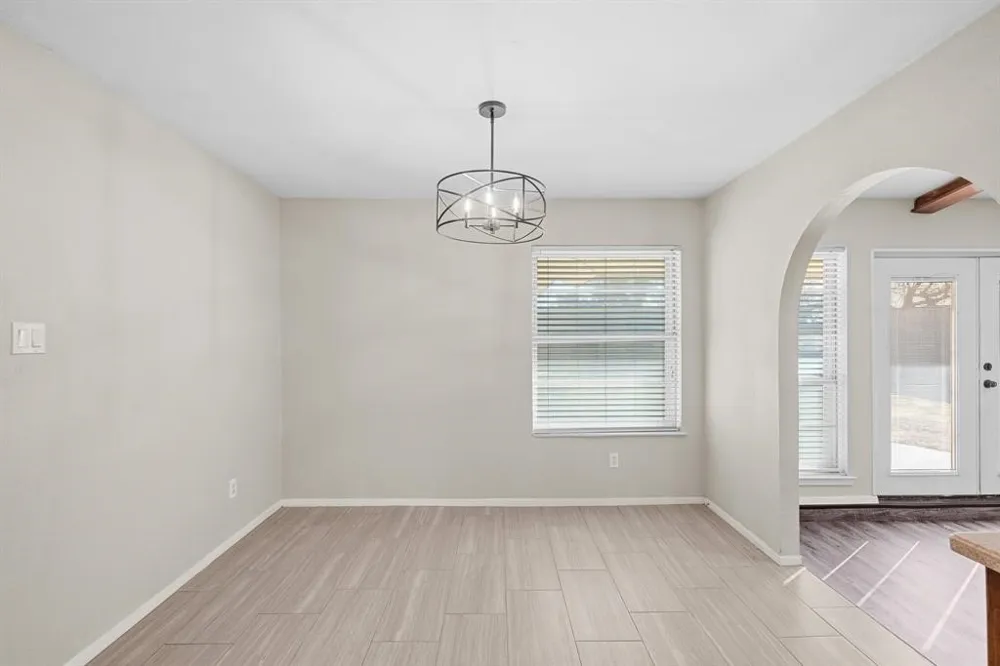 2001 San Jacinto Drive Arlington, TX 76012