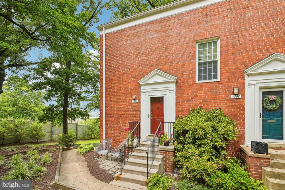 3506 MARTHA CUSTIS DRIVE Alexandria, VA 22302