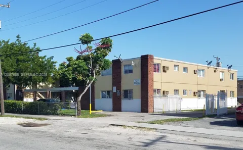 1895 NW 35th St