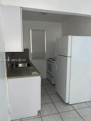 1895 NW 35th St Miami, FL 33142
