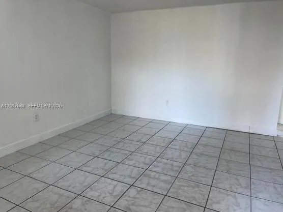 1895 NW 35th St Miami, FL 33142