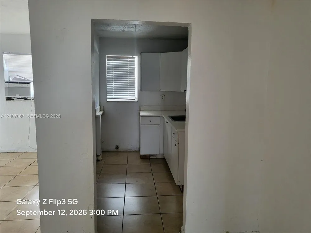 1895 NW 35th St Miami, FL 33142