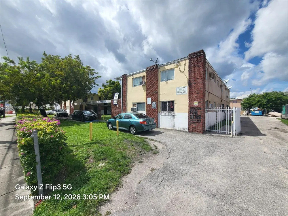 1895 NW 35th St Miami, FL 33142