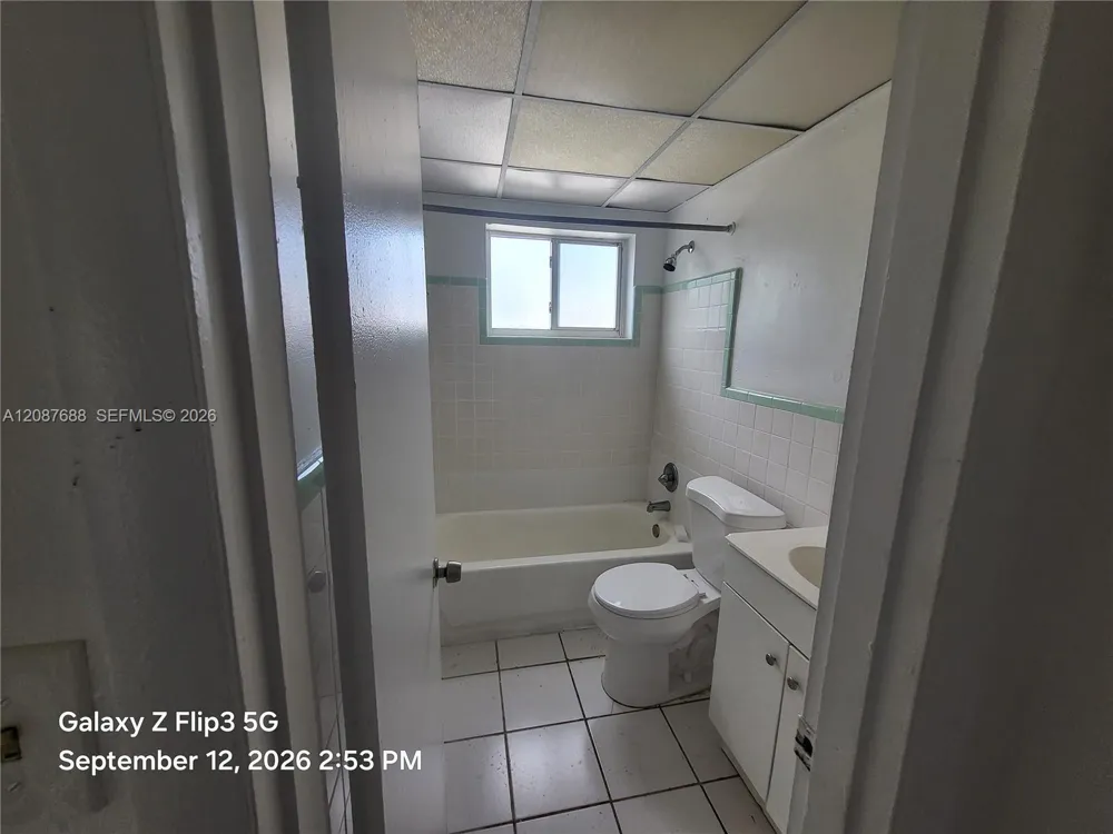 1895 NW 35th St Miami, FL 33142