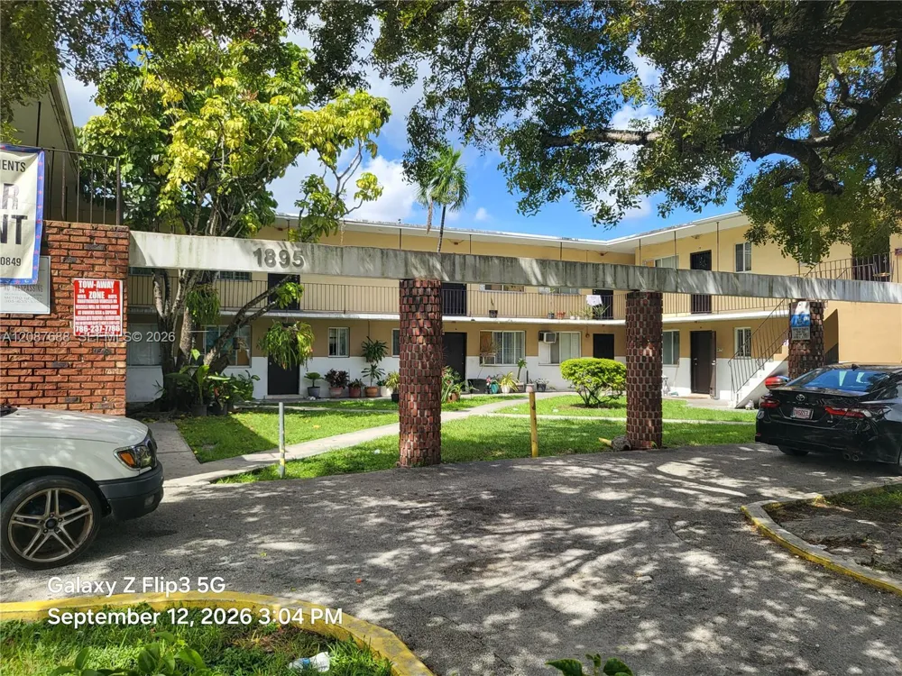 1895 NW 35th St Miami, FL 33142