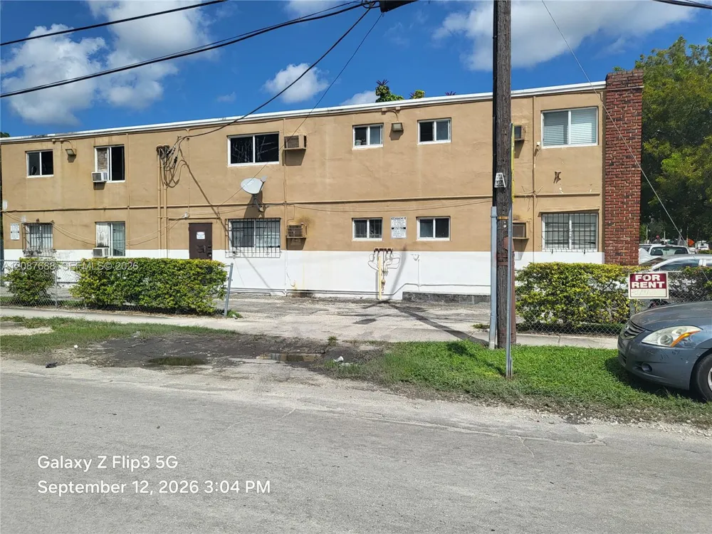 1895 NW 35th St Miami, FL 33142