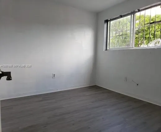 1895 NW 35th St Miami, FL 33142