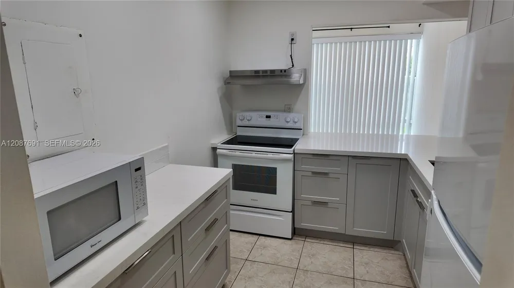 200 177th Dr #308 Sunny Isles Beach, FL 33160