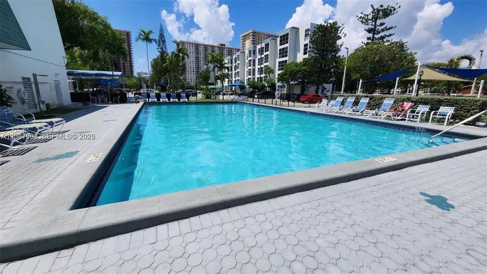 200 177th Dr #308 Sunny Isles Beach, FL 33160