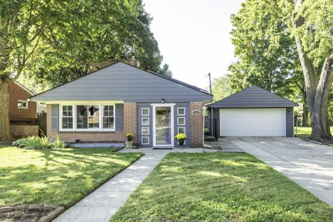 832 E Forest Avenue
