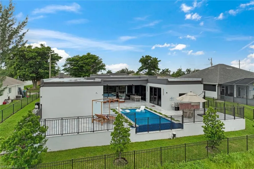 129 SE 16th Street Cape Coral, FL 33990