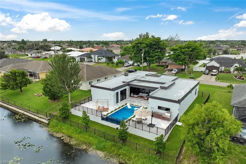 129 SE 16th Street Cape Coral, FL 33990