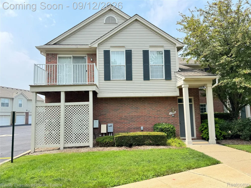 43940 Elm Drive Sterling Heights City, MI 48313