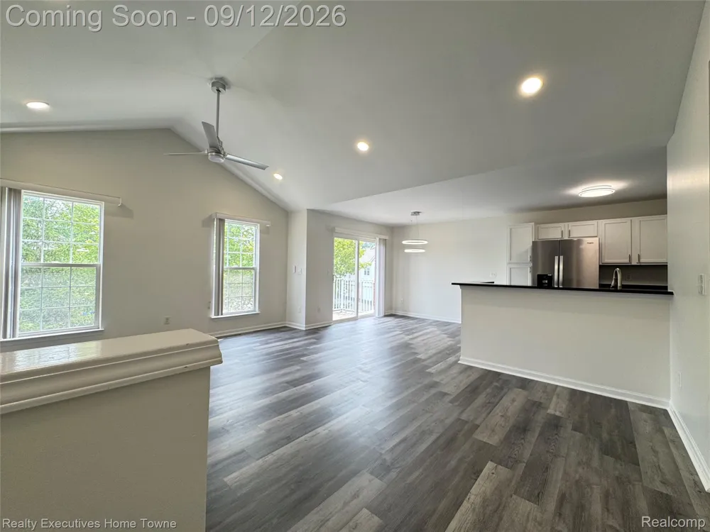 43940 Elm Drive Sterling Heights City, MI 48313