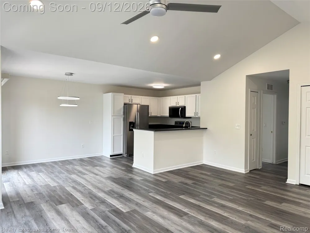 43940 Elm Drive Sterling Heights City, MI 48313