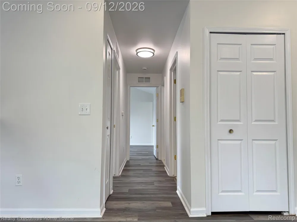 43940 Elm Drive Sterling Heights City, MI 48313