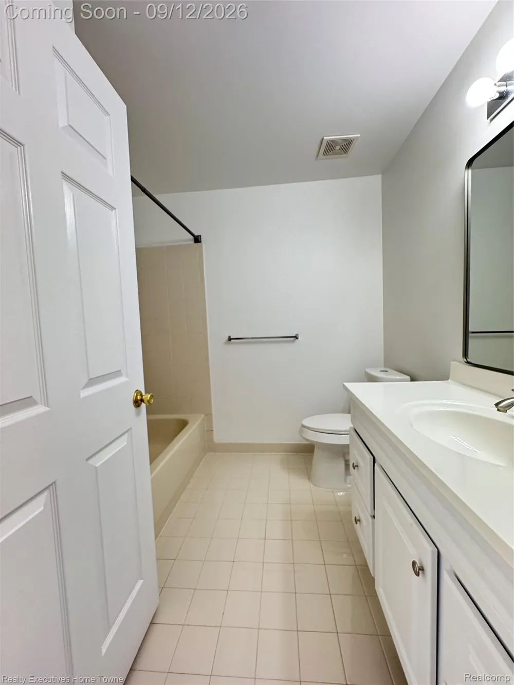 43940 Elm Drive Sterling Heights City, MI 48313