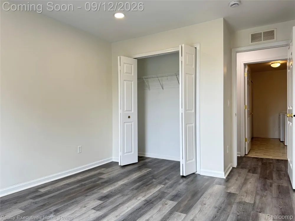 43940 Elm Drive Sterling Heights City, MI 48313