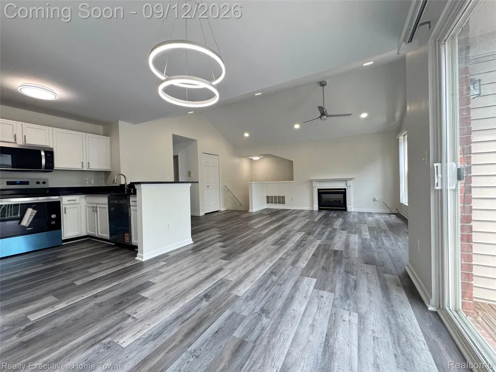 43940 Elm Drive Sterling Heights City, MI 48313