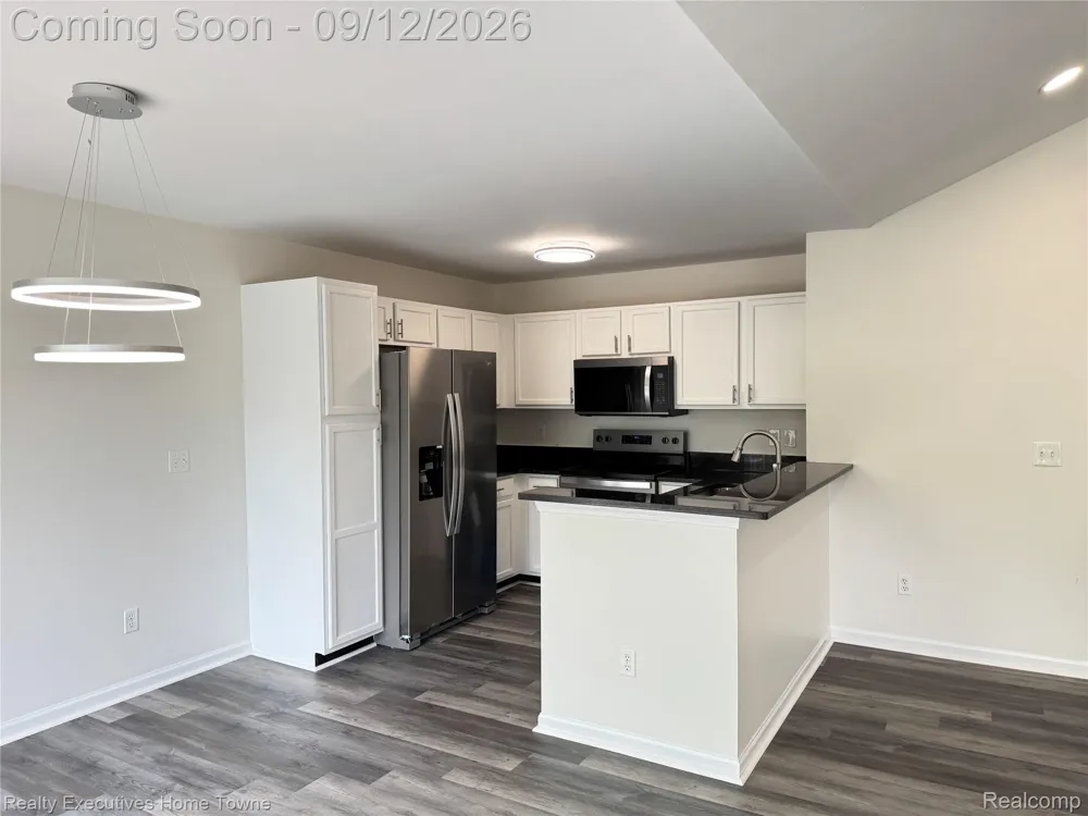 43940 Elm Drive Sterling Heights City, MI 48313