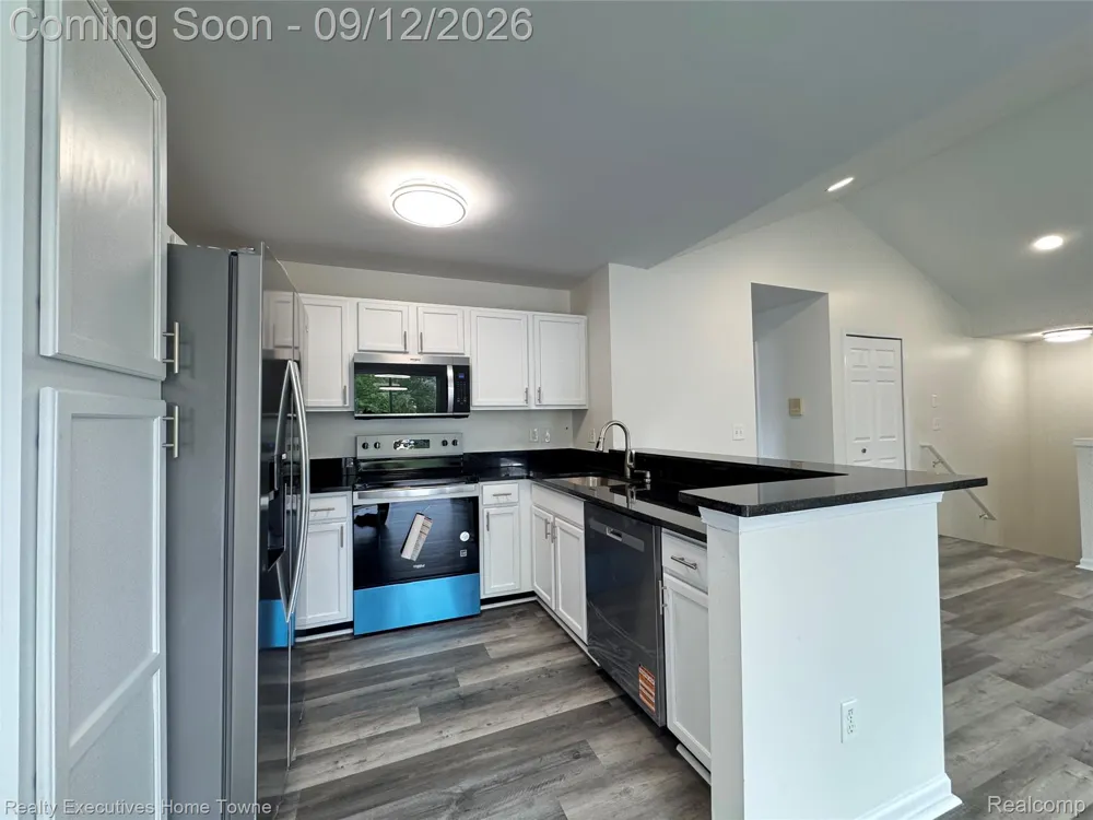 43940 Elm Drive Sterling Heights City, MI 48313