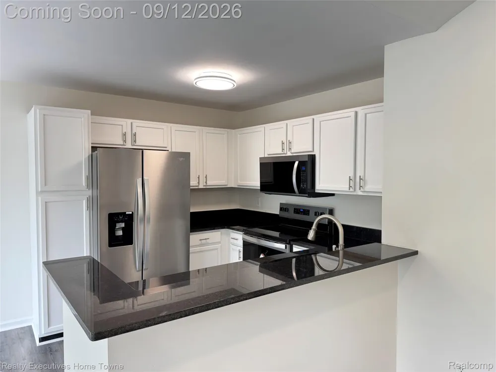 43940 Elm Drive Sterling Heights City, MI 48313