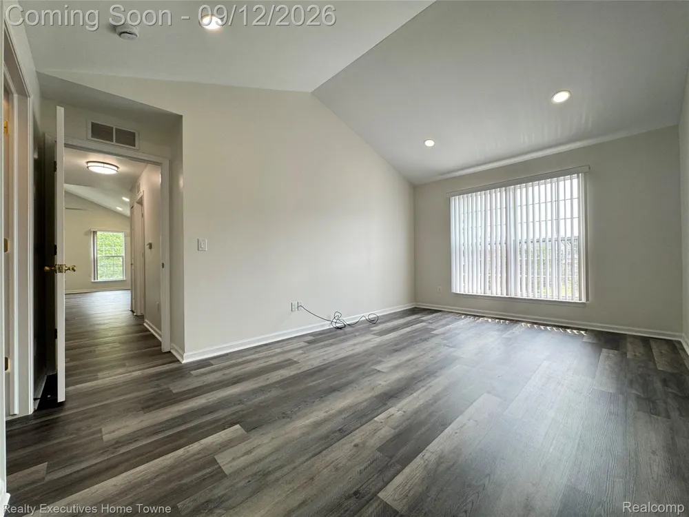 43940 Elm Drive Sterling Heights City, MI 48313