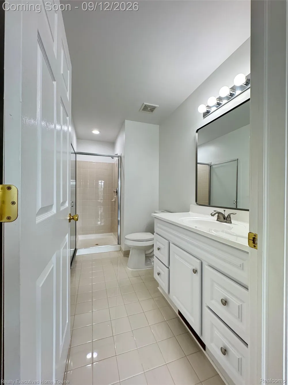 43940 Elm Drive Sterling Heights City, MI 48313