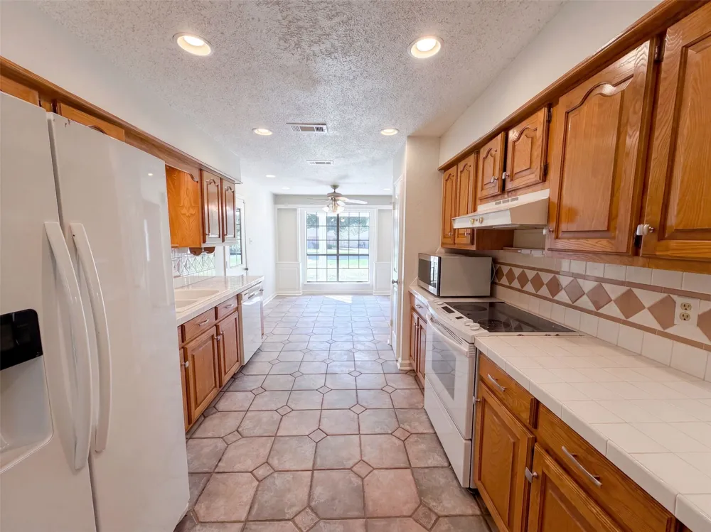 203 Frost Creek Avenue Groesbeck, TX 76642