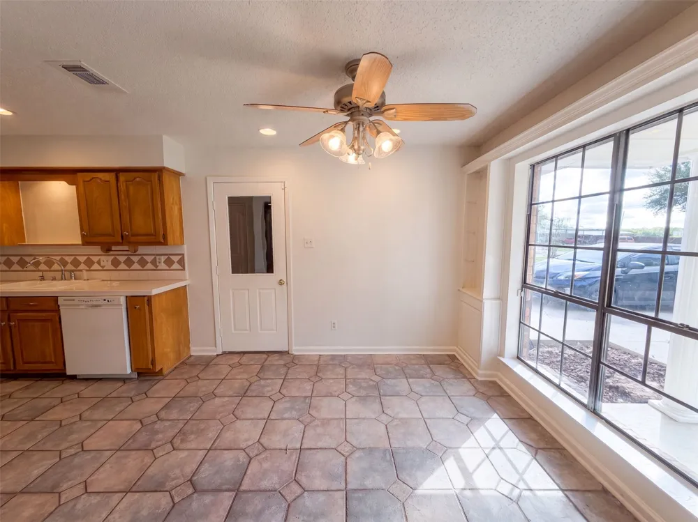 203 Frost Creek Avenue Groesbeck, TX 76642