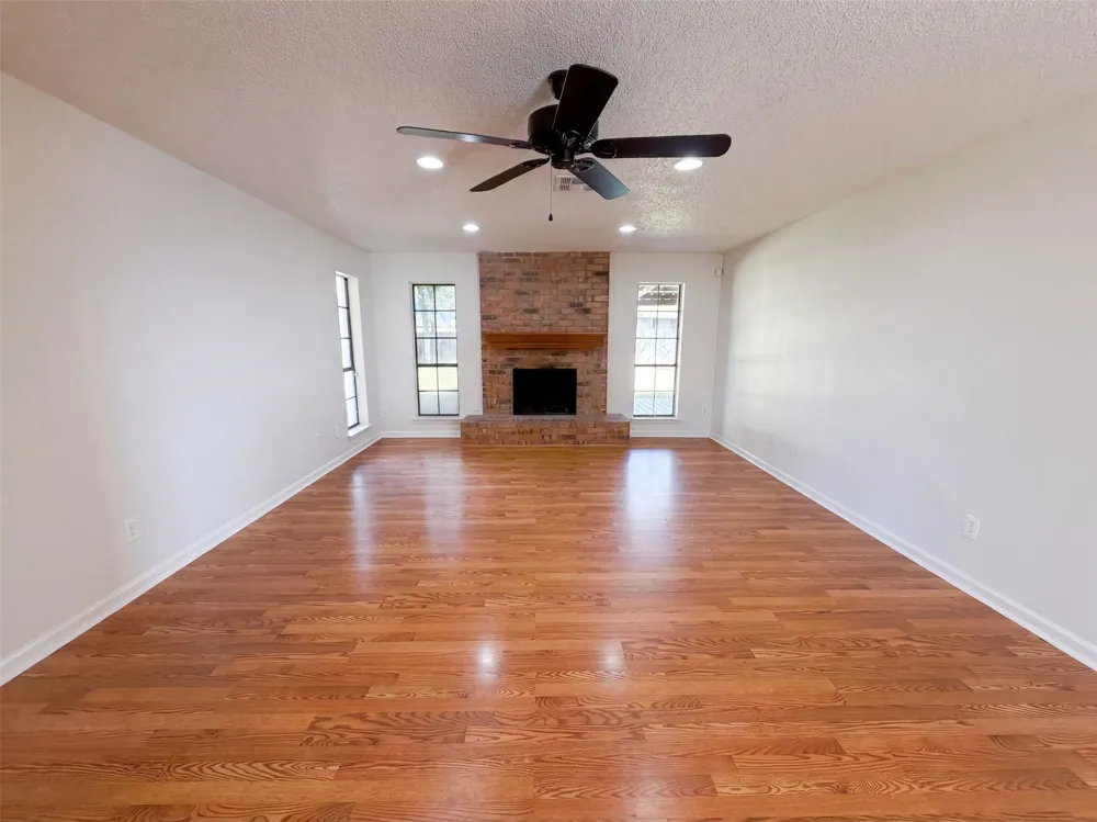 203 Frost Creek Avenue Groesbeck, TX 76642