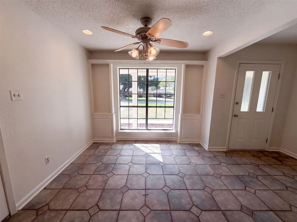 203 Frost Creek Avenue Groesbeck, TX 76642