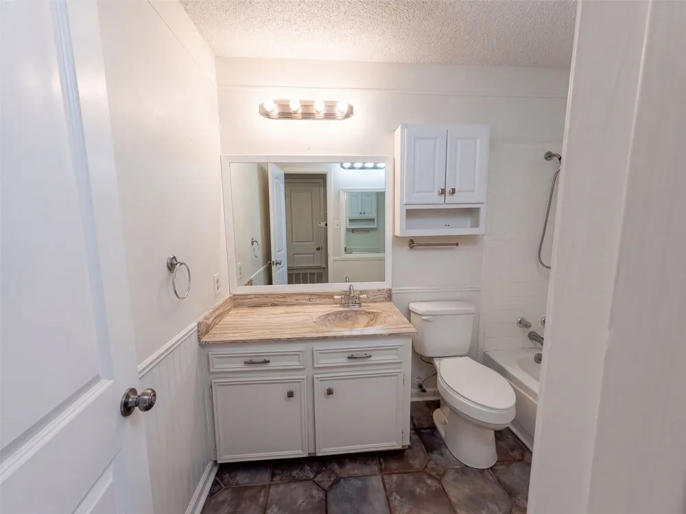 203 Frost Creek Avenue Groesbeck, TX 76642