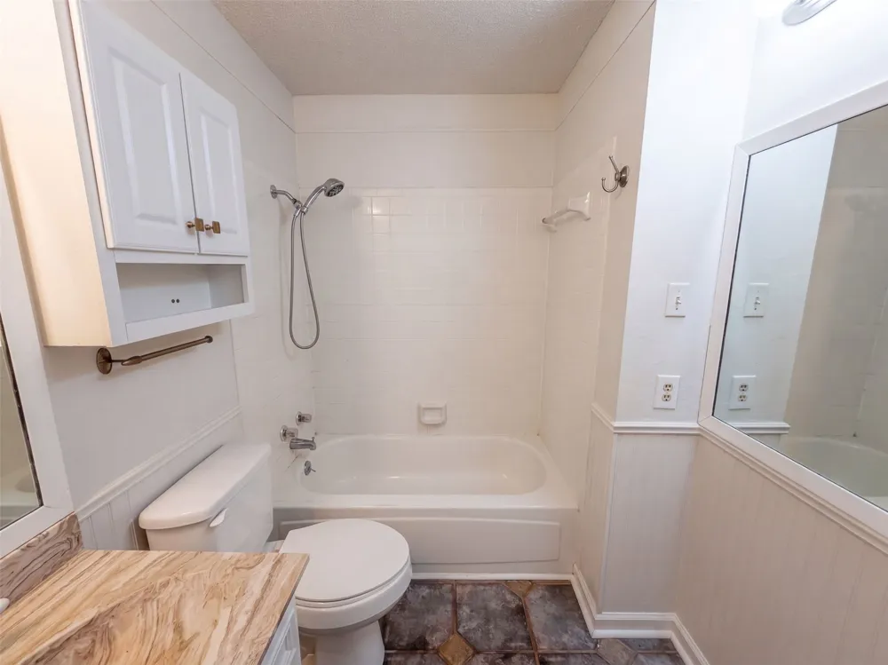 203 Frost Creek Avenue Groesbeck, TX 76642