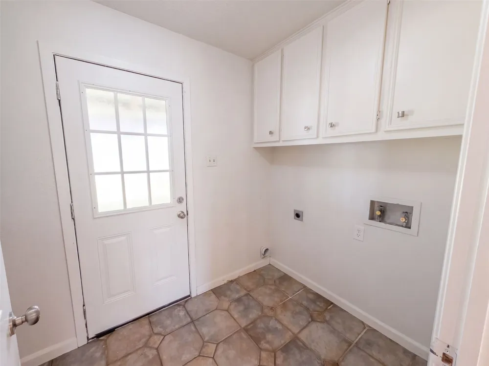 203 Frost Creek Avenue Groesbeck, TX 76642