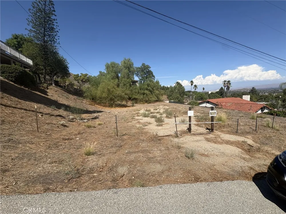 12115 Knoefler Drive Riverside, CA 92505