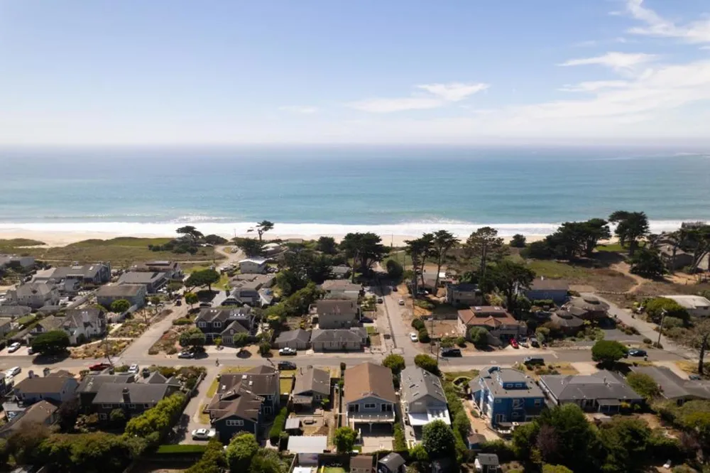 55 Alameda Avenue Half Moon Bay, CA 94019