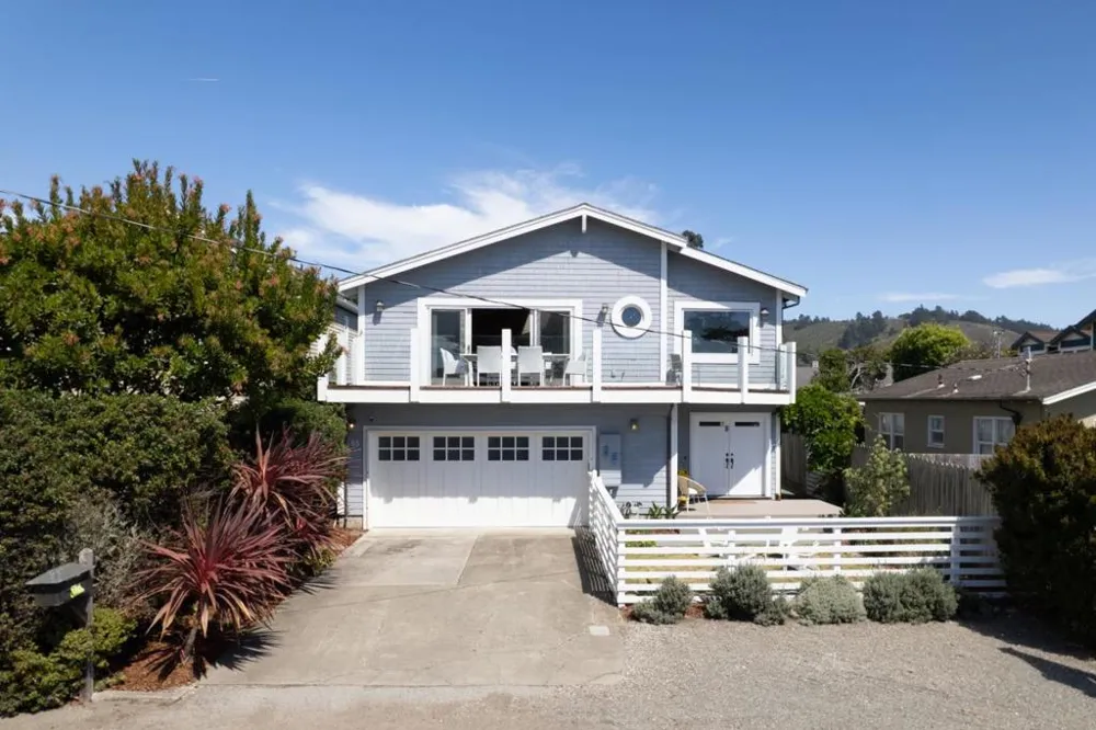 55 Alameda Avenue Half Moon Bay, CA 94019