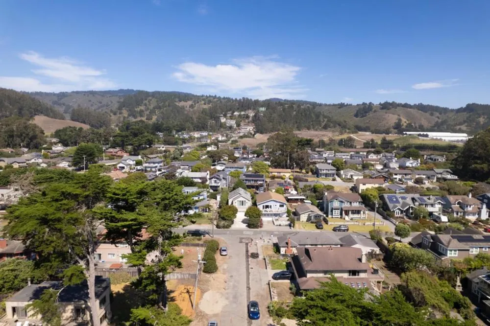 55 Alameda Avenue Half Moon Bay, CA 94019