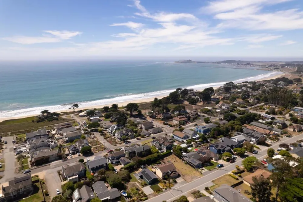 55 Alameda Avenue Half Moon Bay, CA 94019