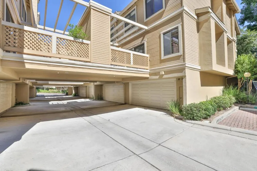 919 La Mesa Terrace #E Sunnyvale, CA 94086