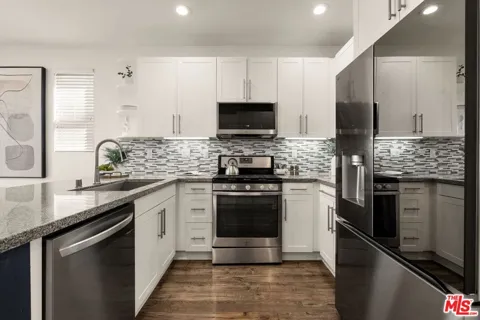 5816 W 85th Place