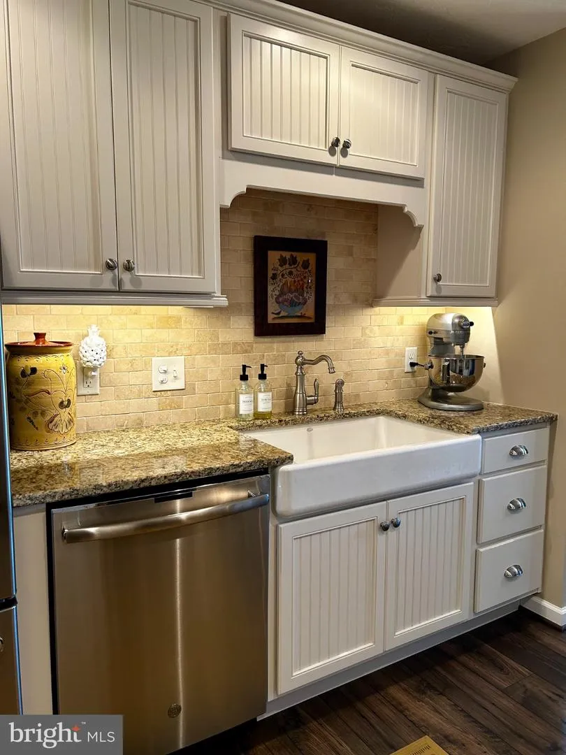 140 DOLOMITE DRIVE York, PA 17408