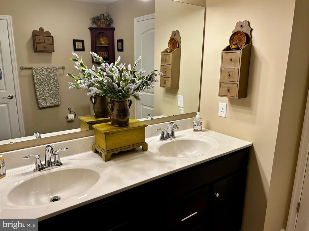 140 DOLOMITE DRIVE York, PA 17408