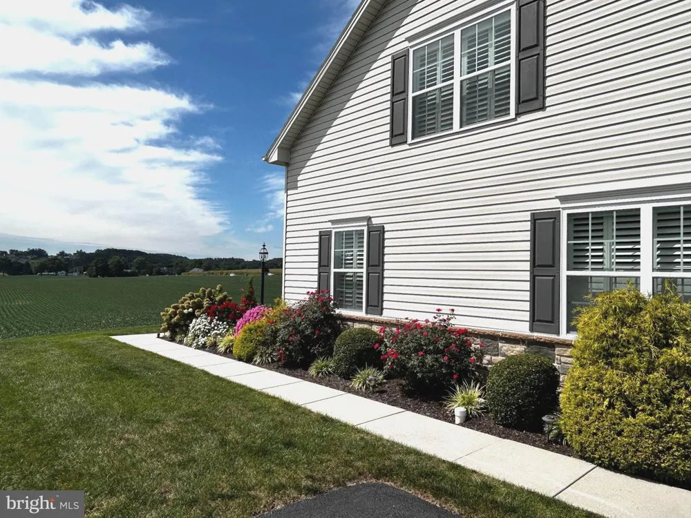 140 DOLOMITE DRIVE York, PA 17408