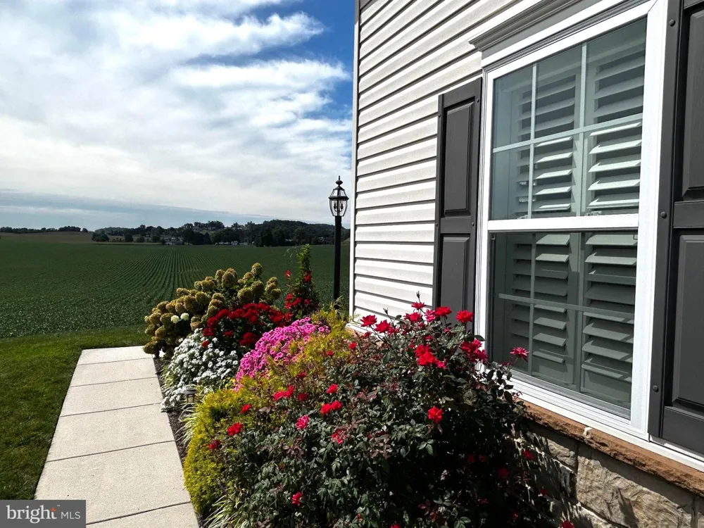 140 DOLOMITE DRIVE York, PA 17408